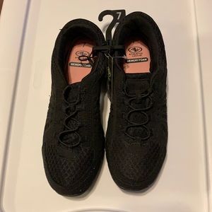 Women’s black memory foam shoes size 7
